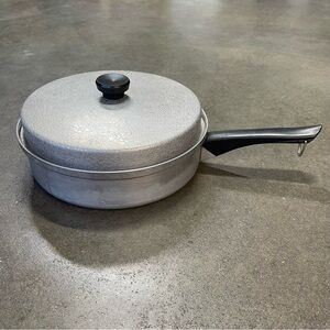 Vintage Hammered Aluminum Skillet Fry Pan w/ Lid 10 1/4" Plastic Handle